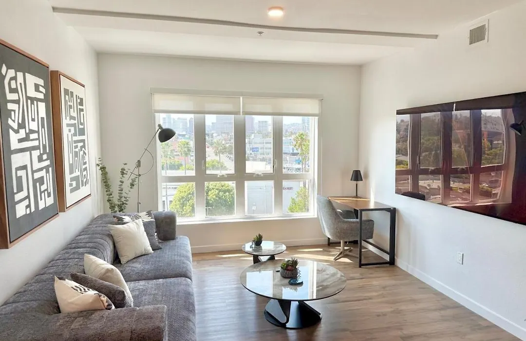 Westwood Penthouse 3 Bedroom 2 Bath W Gym, Balcony, Parking-1